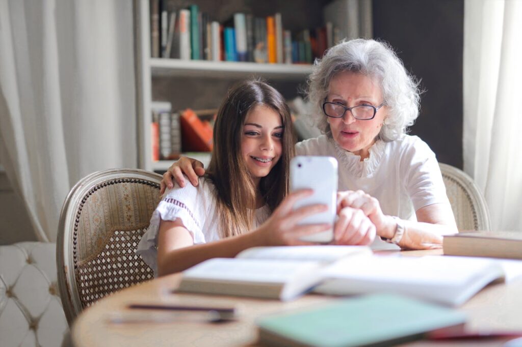 Teléfonos celulares gratuitos para personas mayores