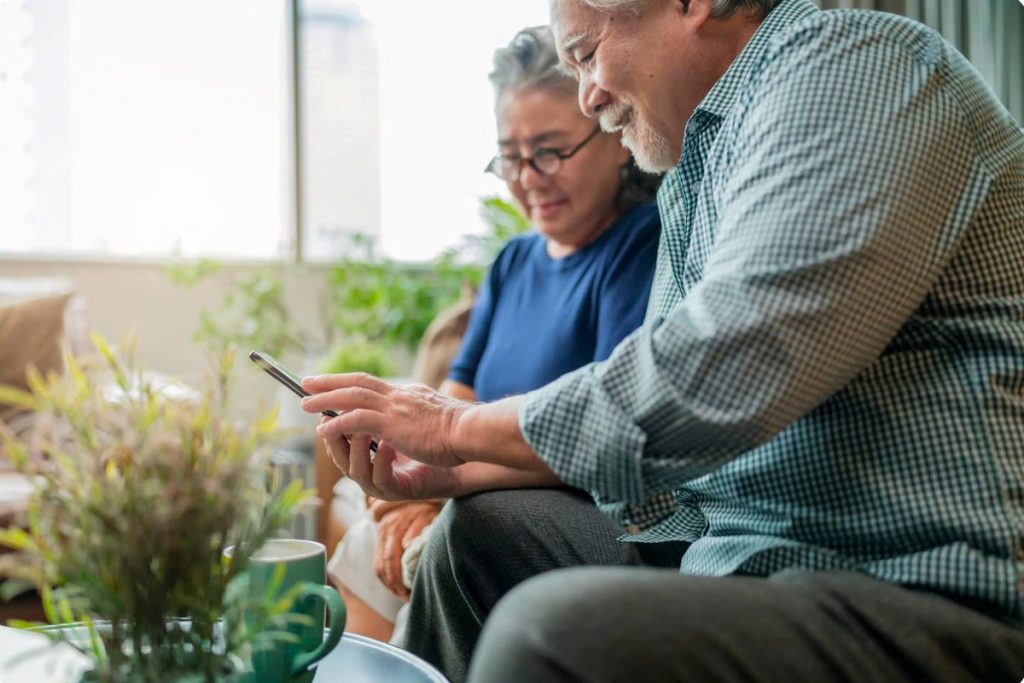 how to get senior citizen cell phone plans free