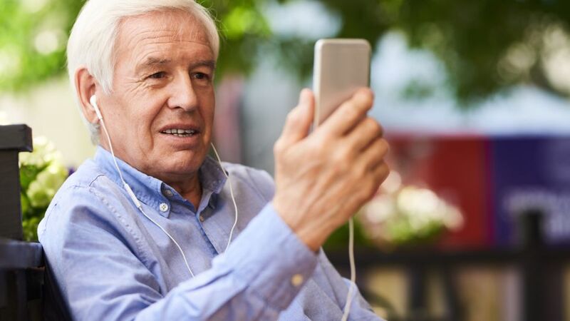 How to get a free phone for a senior citizen