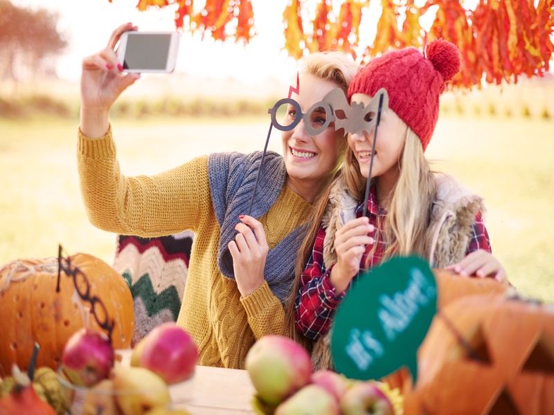 free-smartphone-offer-airtalk-wireless-halloween
