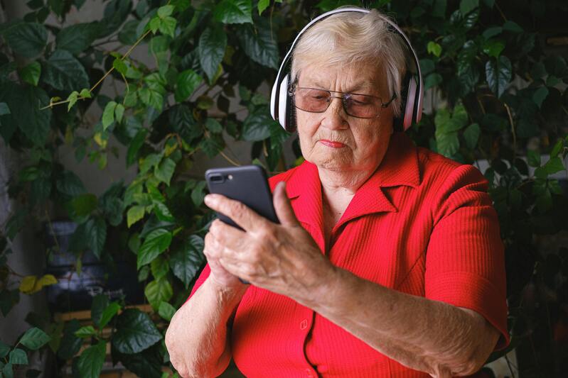 free cell phone for senior citizens in Oklahoma 2