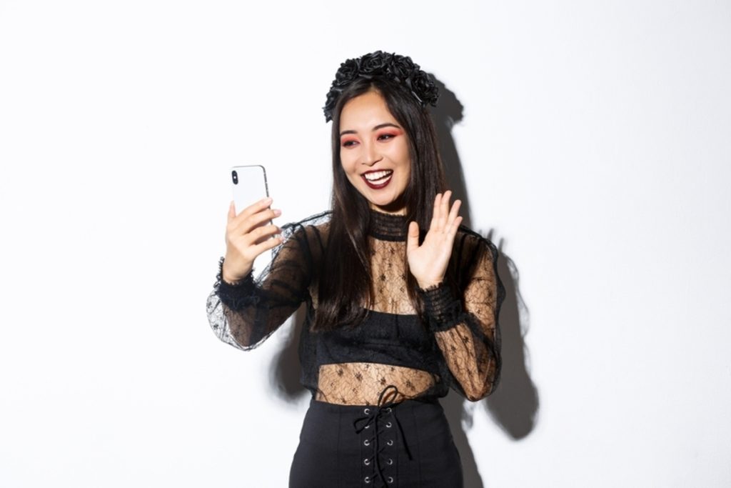 halloween-party-with-free-smart-phone