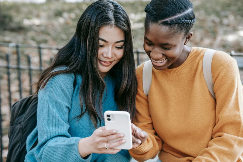 Does any carrier offer free phones?