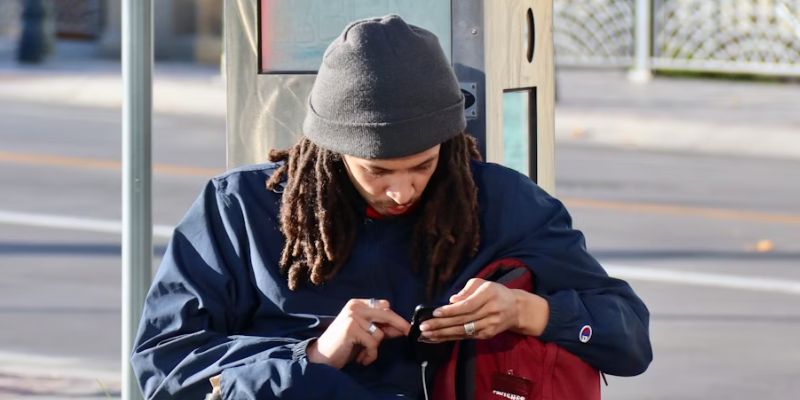 If-you-participate-in-federal-assistance-programs-you-likely-qualify-for-the-lifeline-program-through-airtalk-wireless