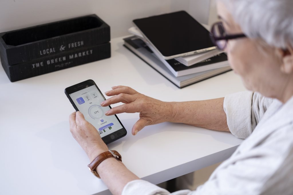 How-to-get-a-free-iPhone-15-from-the-government