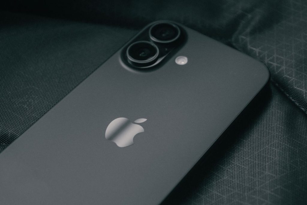 free-iphone-16-plus-feat