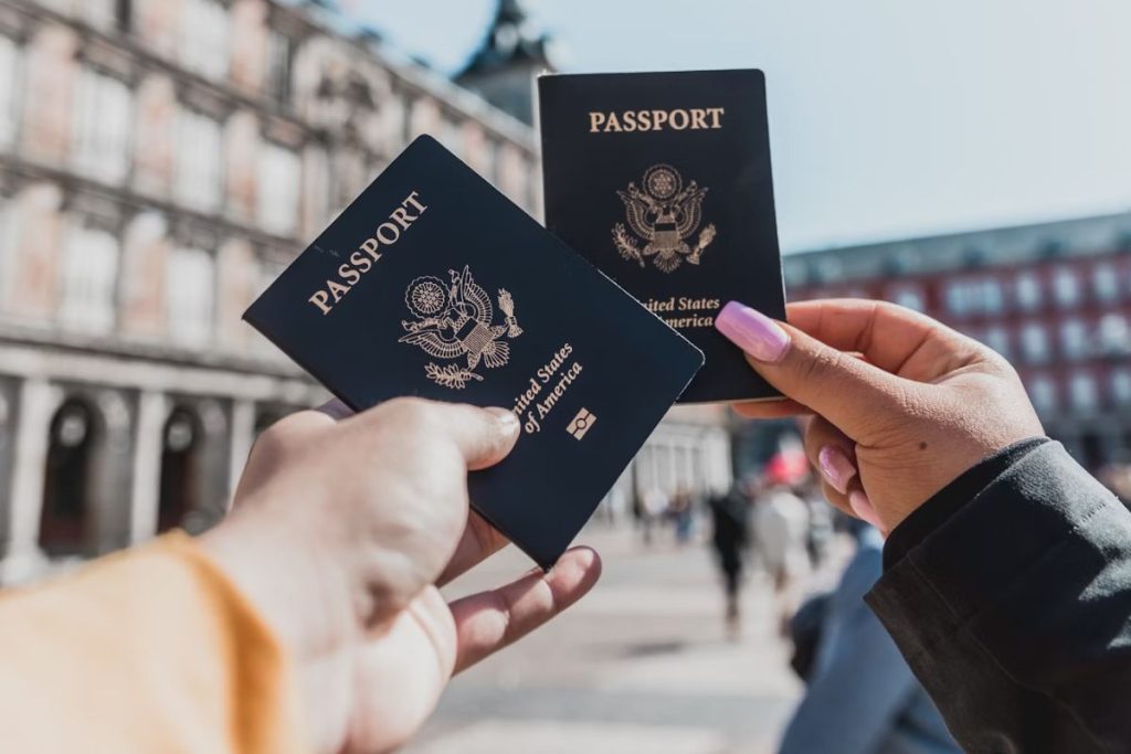 Free passport EBT(Image by Unsplash) Nguồn: https://www.canva.com/design/DAG3uINgvVA/mDmEj3u9m1YpQHX13JyfXQ/edit