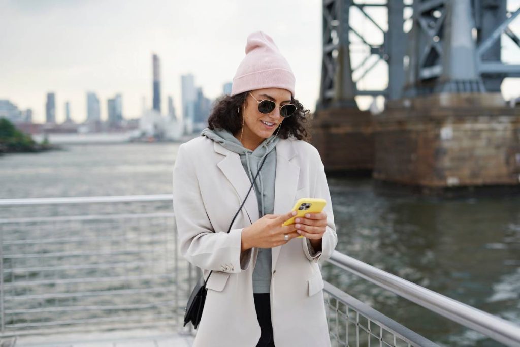 how can i get a free iphone from the government