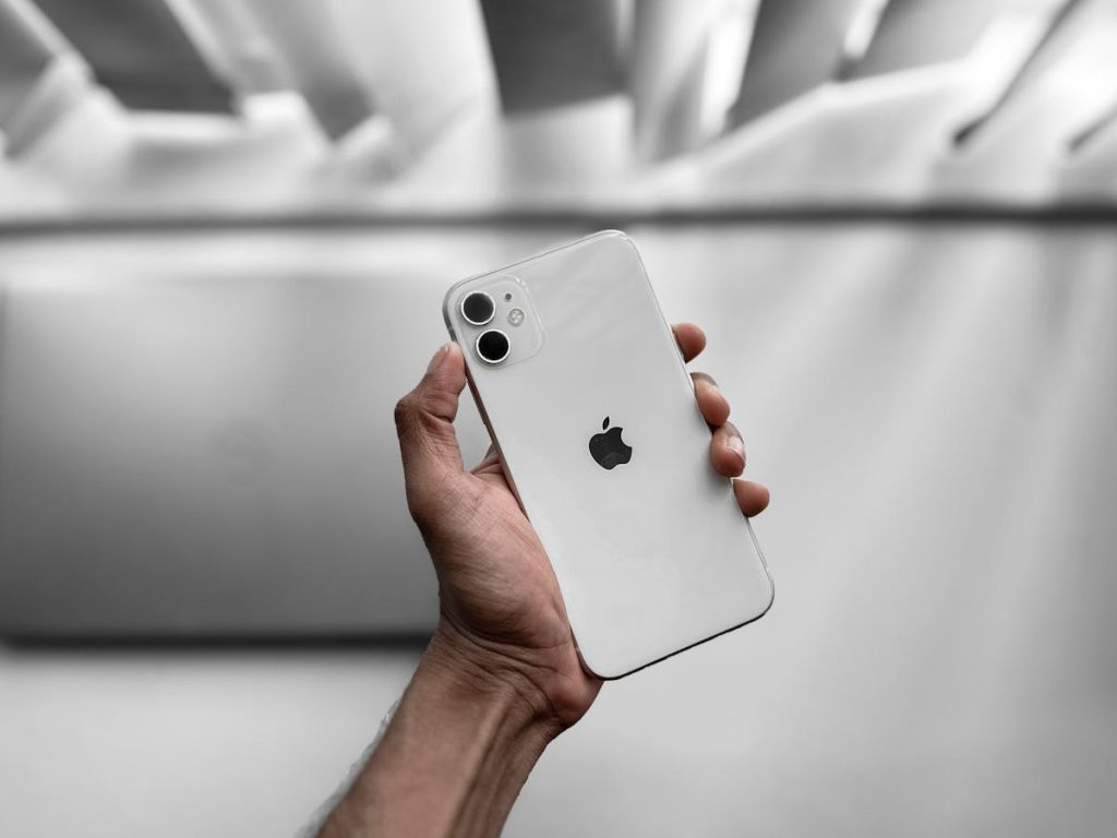 iphone 11 free government phone