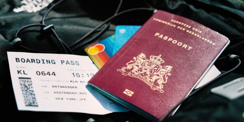 You can use free passport EBT in Texas(Image by Unsplash)
Nguồn:https://unsplash.com/fr/photos/un-passeport-et-une-carte-dembarquement-sont-sur-un-sac-LVA3S6isNYQ

