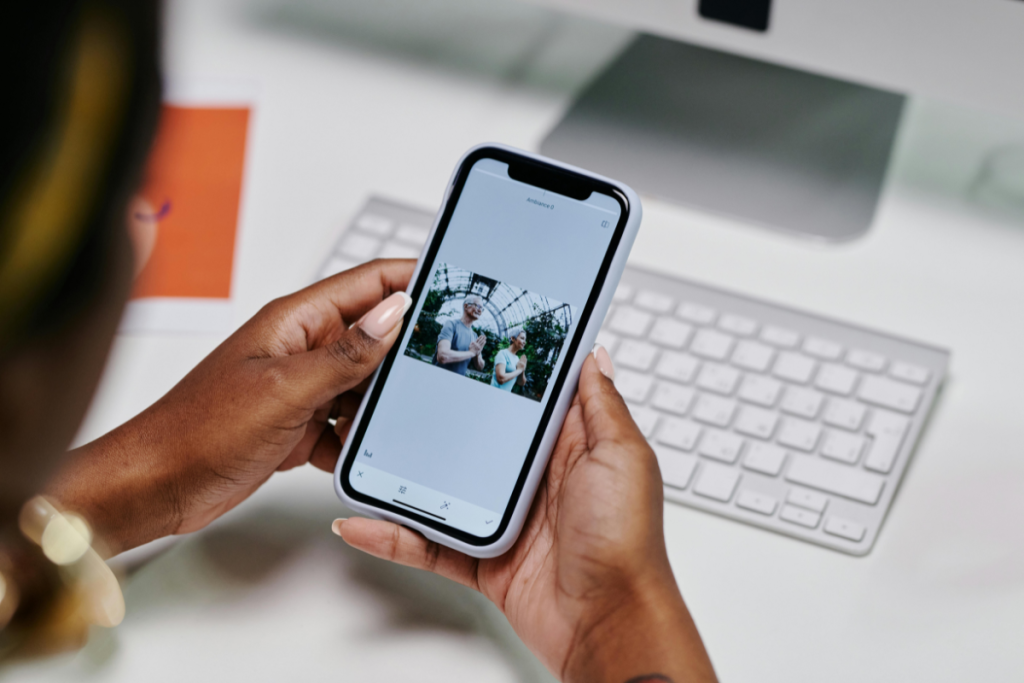does-the-government-provide-free-cell-phones-to-help-communities-stay-connected