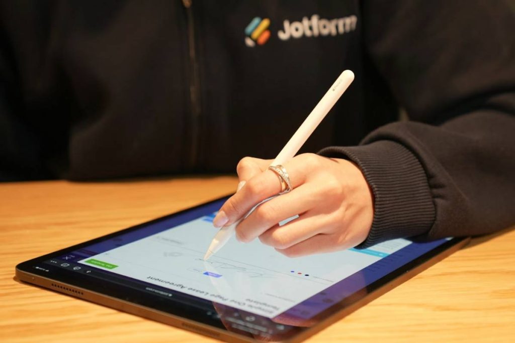 free tablet or laptop