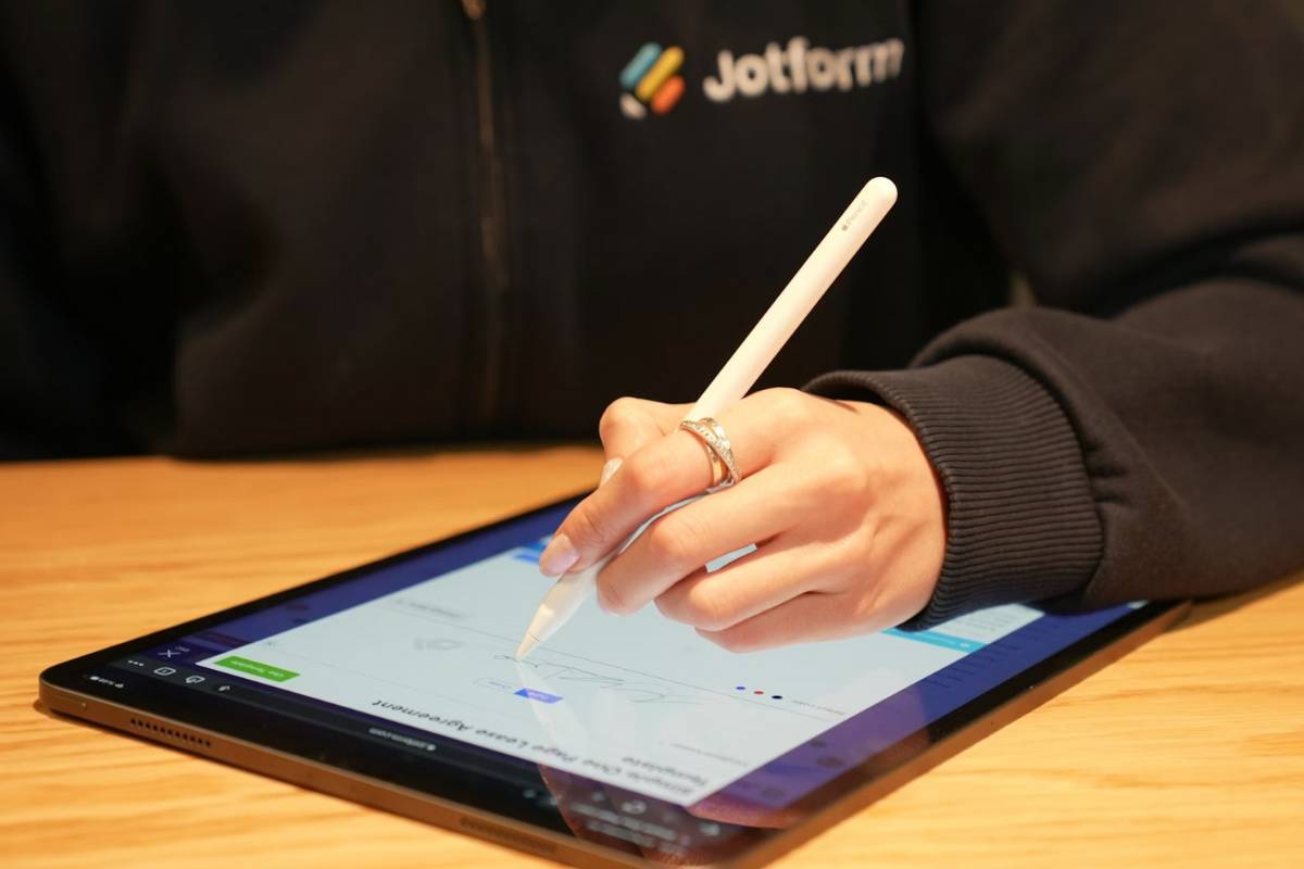 Free Tablet or Laptop for Low-Income Families in 2026