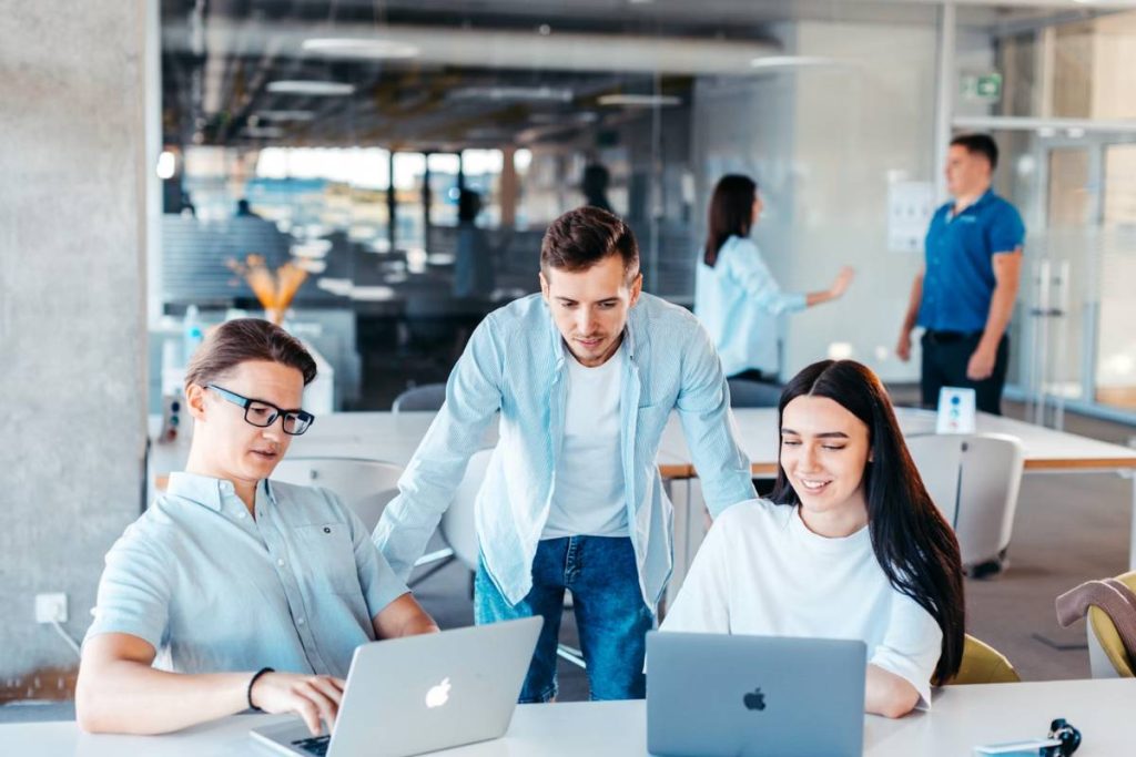 how to get free laptop for students