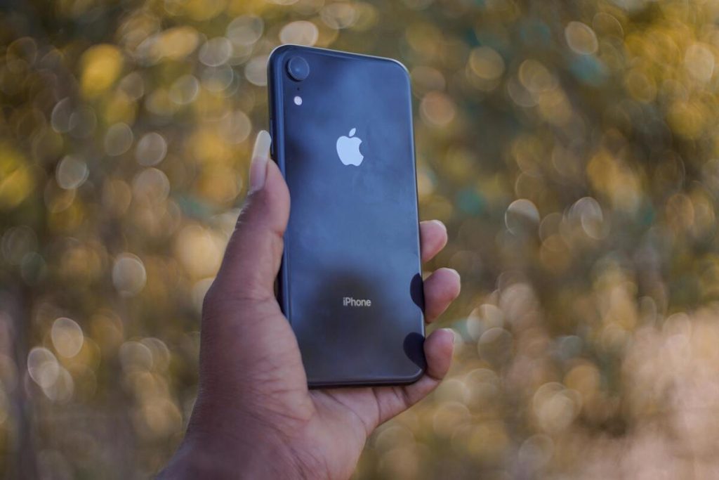 Do-all-iPhone-SE-models-support-eSIM