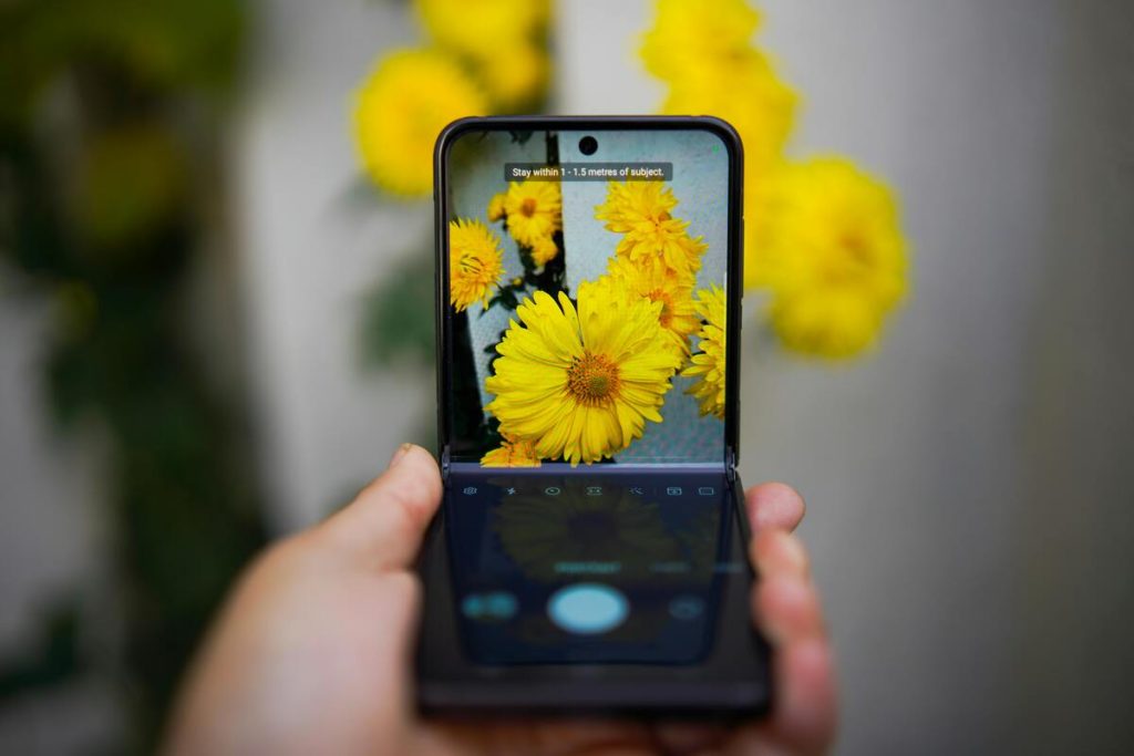 Can-you-use-an-eSIM-with-a-flip-phone-
