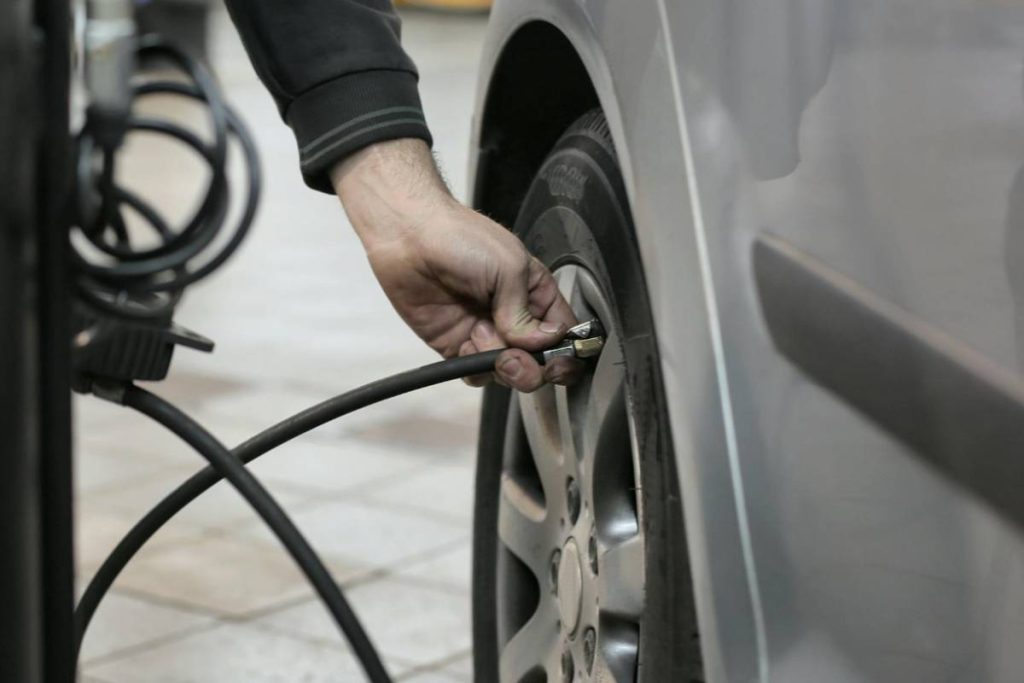 how-to-check-tire-pressure
