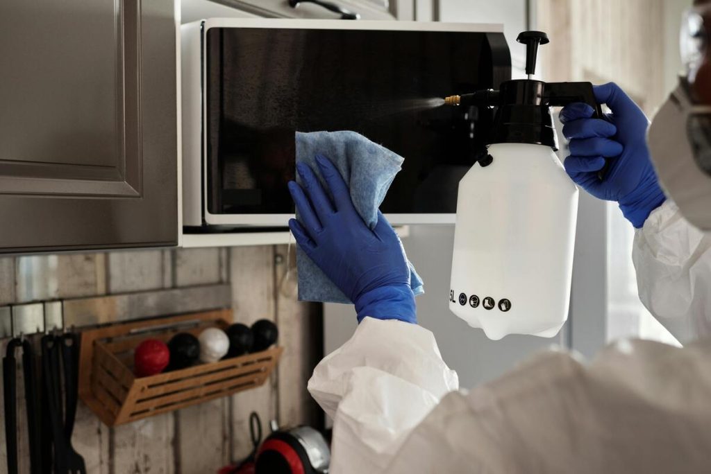 how to clean an oven