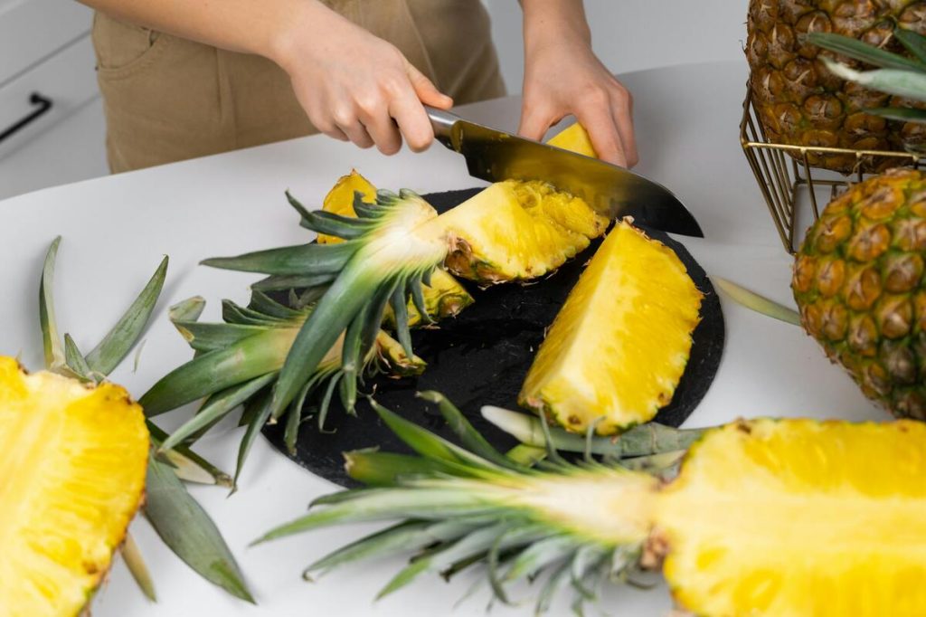 how-to-cut-a-pineapple-without-a-knife-