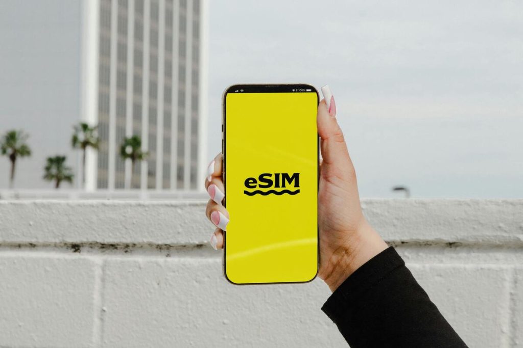 What-happens-if-I-delete-the-eSIM-off-my-old-phone-