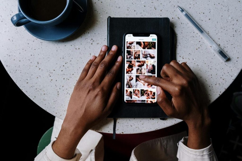 Will-I-lose-my-photos-if-I-take-my-SIM-card-out-of-my-phone-