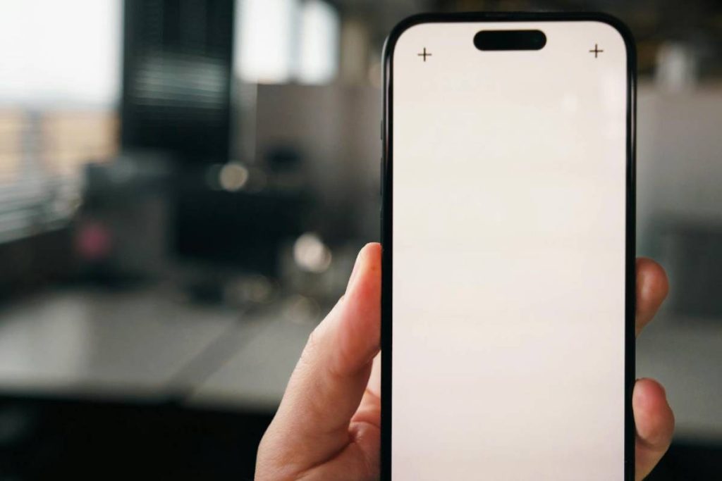 does-iphone-15-have-sim-card