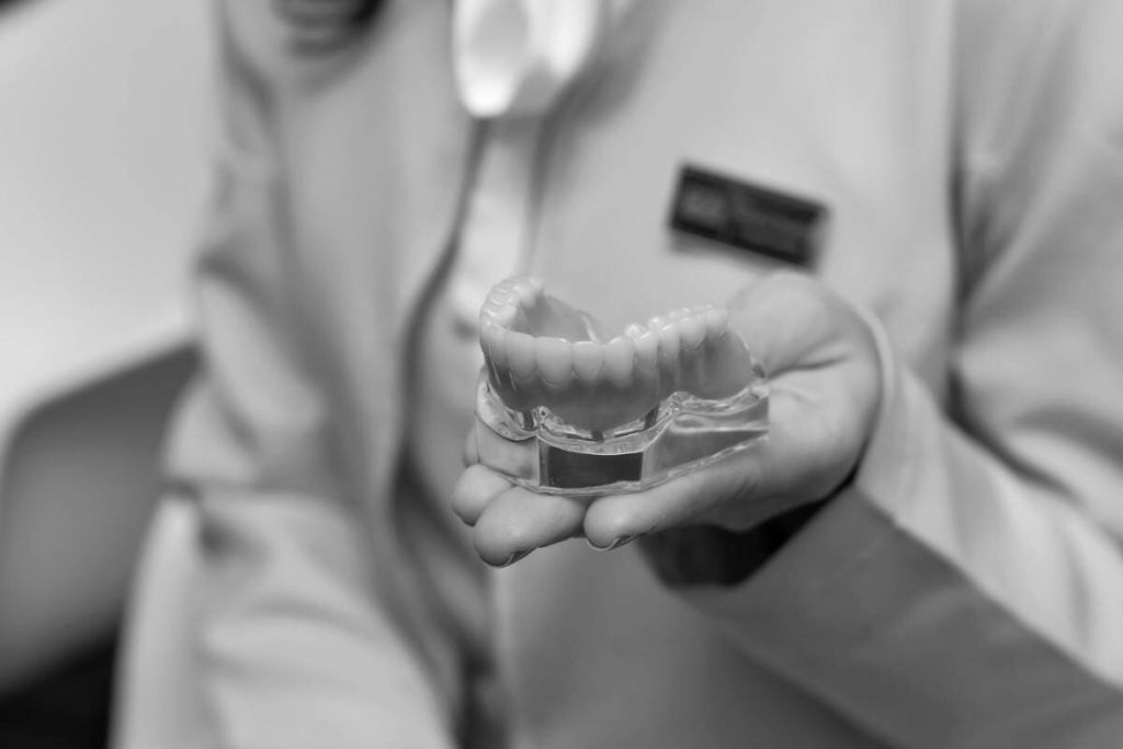 free-dental-implants-for-seniors-on-medicare