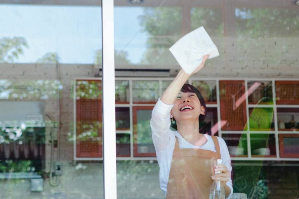 how-to-clean-window-tracks