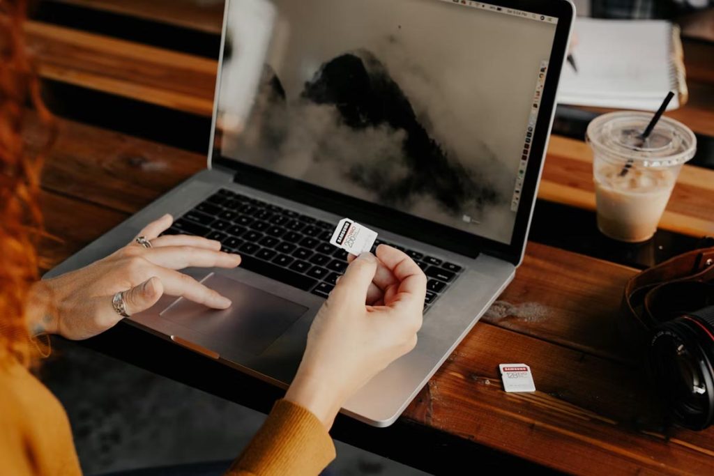 laptop-sim-card-thumb