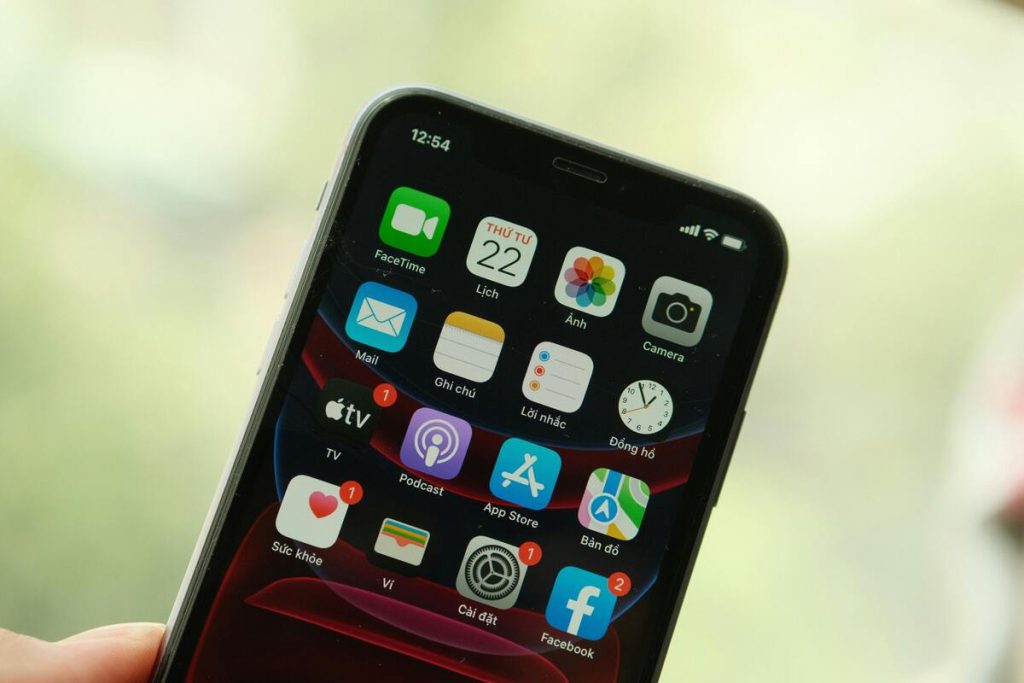 What-is-the-oldest-iPhone-that-supports-eSIM