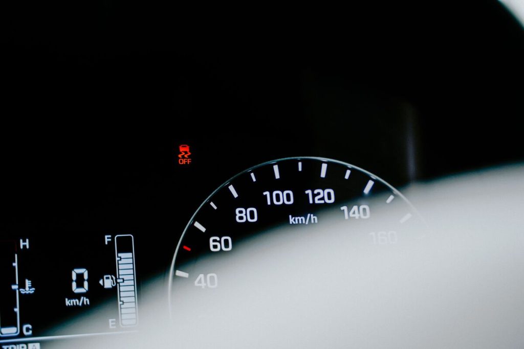 how-to-check-oil-level-in-a-car