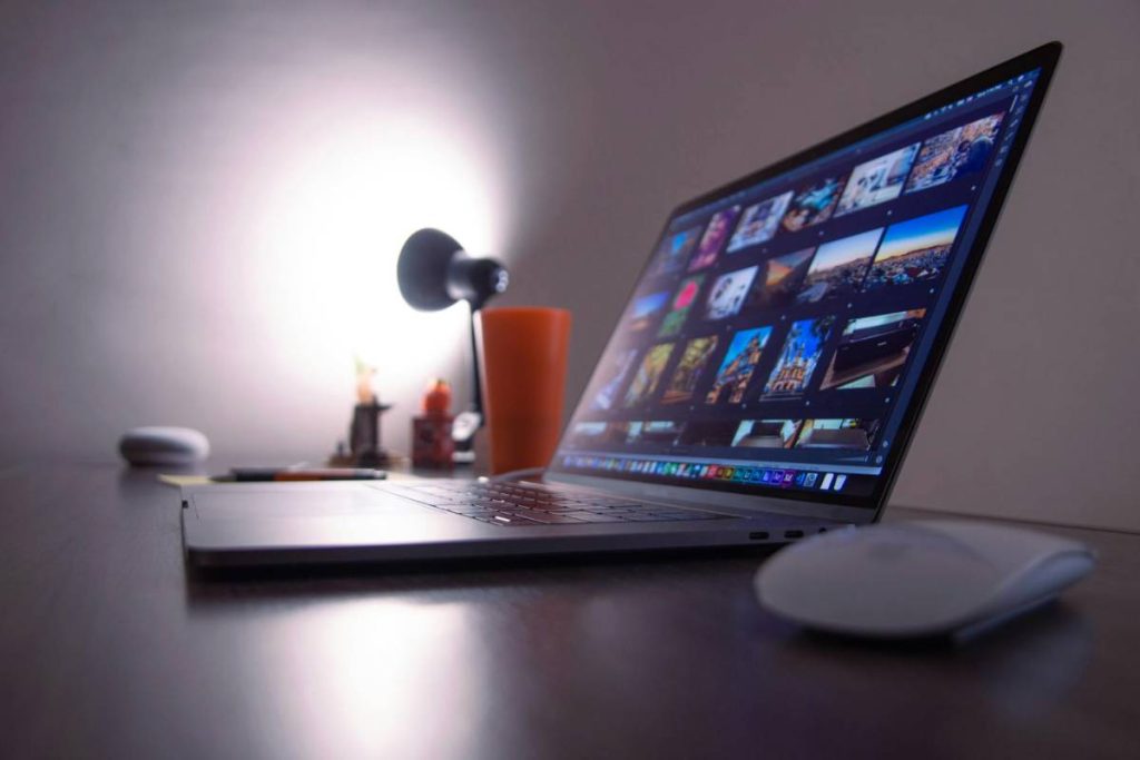 how-to-clean-laptop-screen