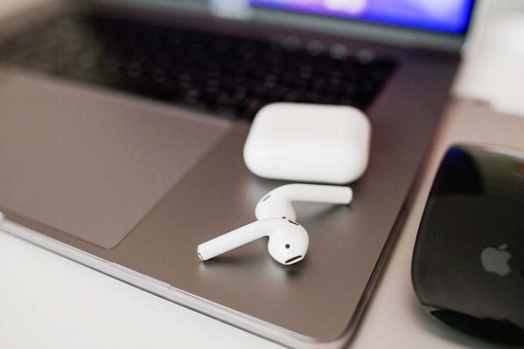 how-to-connect-airpods-to-laptop
