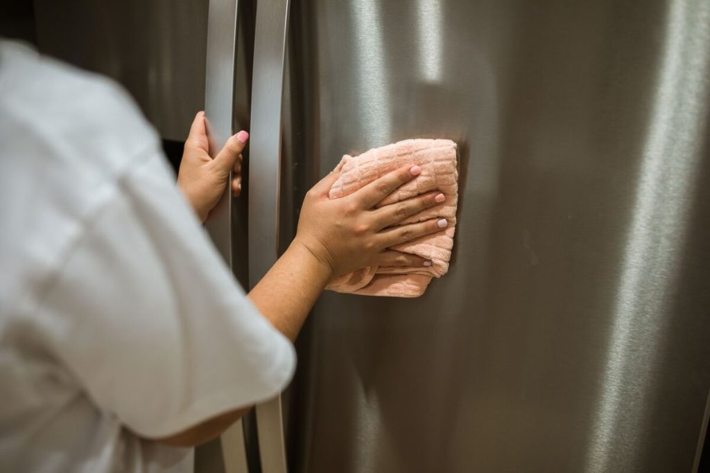 how-to-remove-odors-from-fridge-freezer