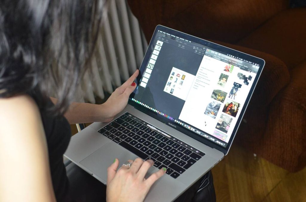 best accredited online college with free laptop