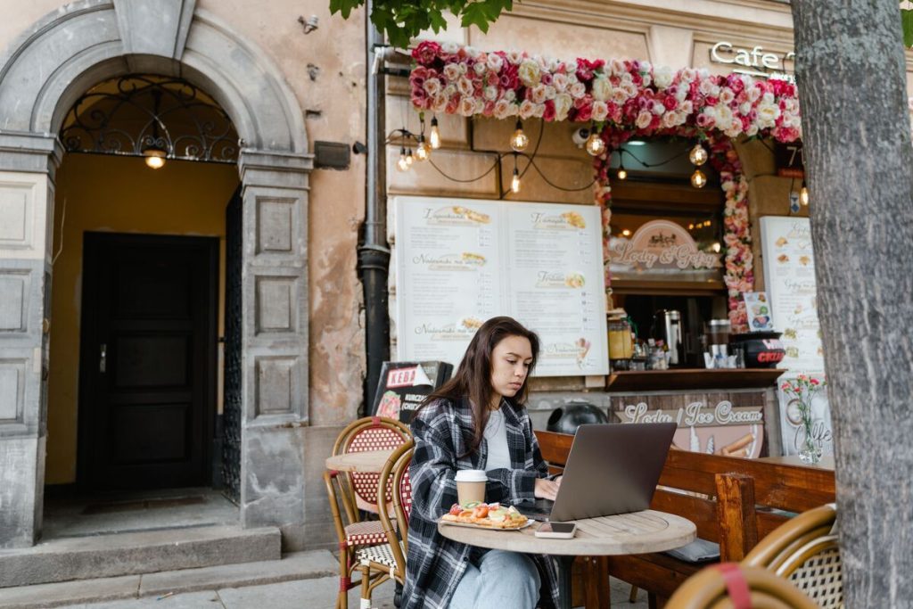 best-cafes-with-wifi-near-me