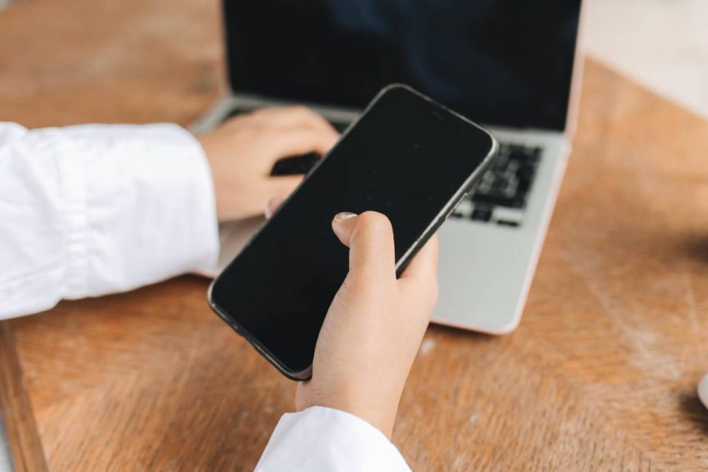 how-to-connect-hotspot-from-iphone-to-laptop