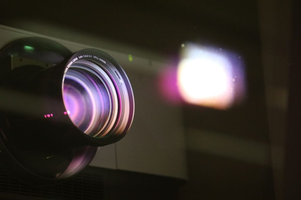 how to connect laptop to projector