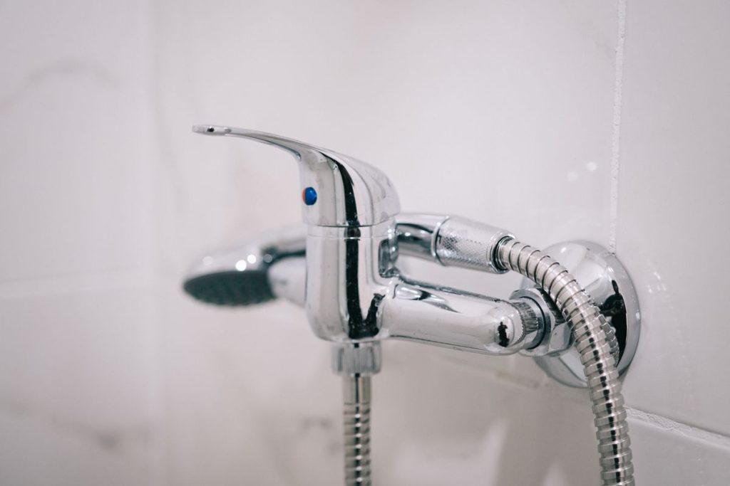 how to fix leaking shower head