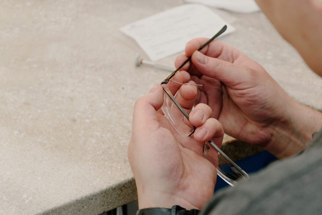 how to fix loose glasses
