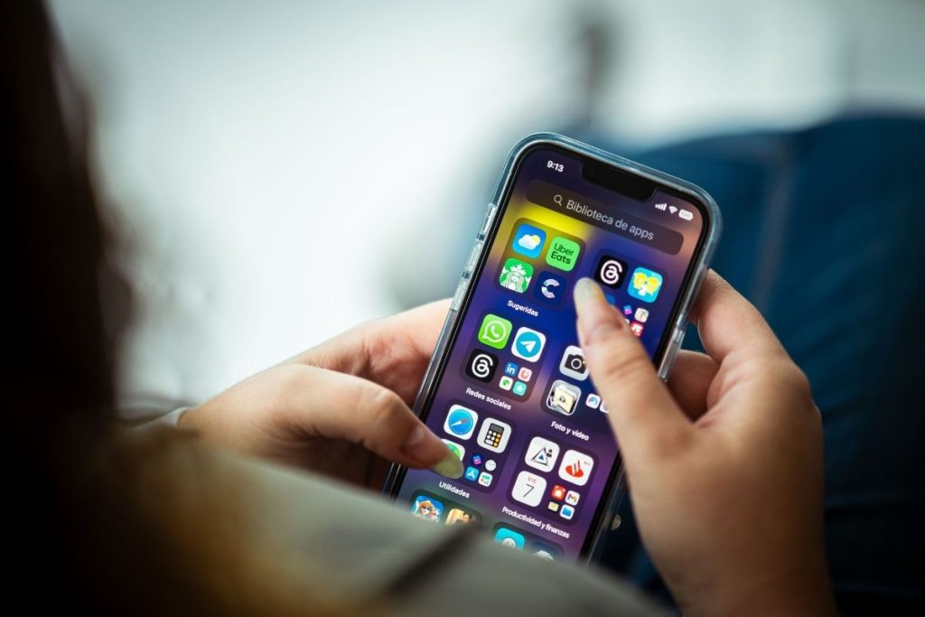 how to unhide apps on iphone