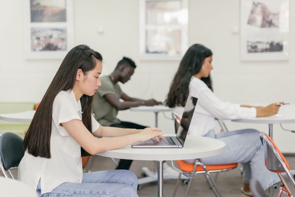 online college programs with free laptop