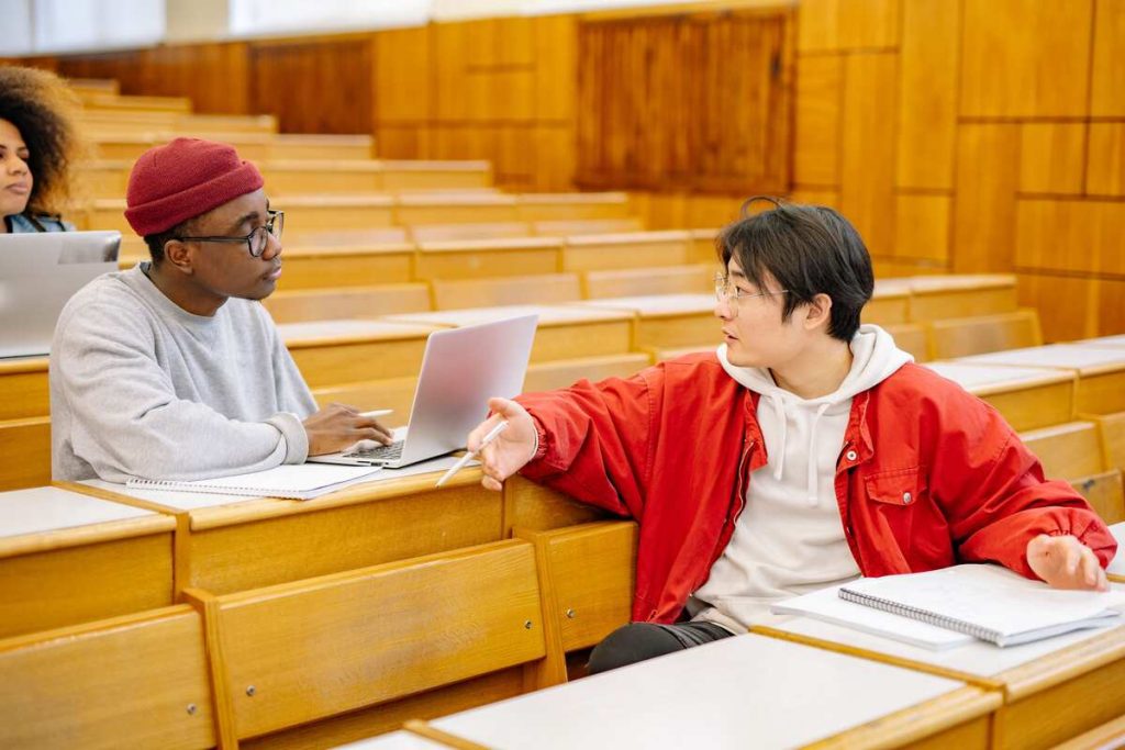 online colleges that accept fafsa free laptop