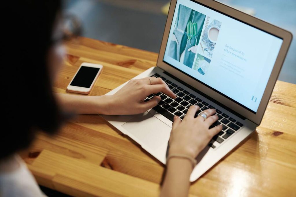 online courses with free laptop