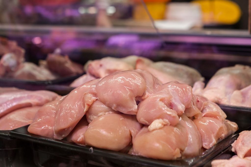 how-to-safely-defrost-chicken-in-microwave