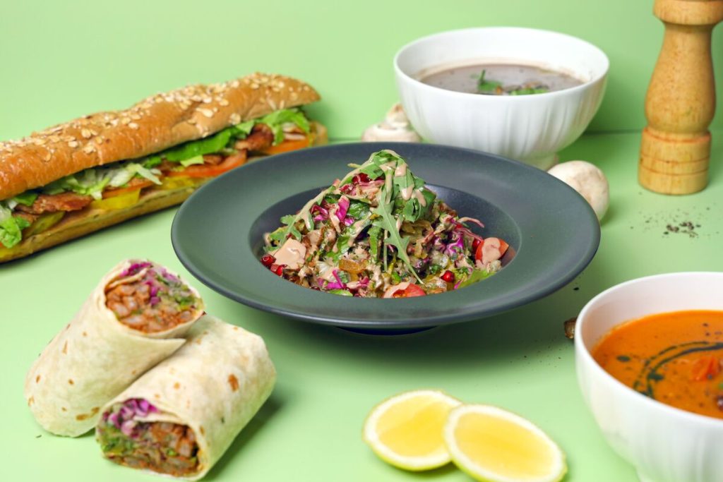 who-has-the-best-food-deals-on-monday-near-me