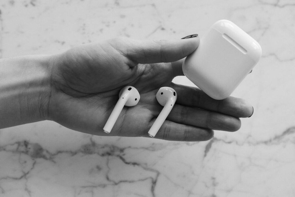why won't my AirPods connect