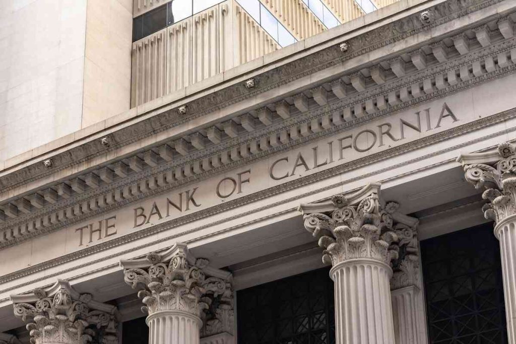 are banks closed on halloween