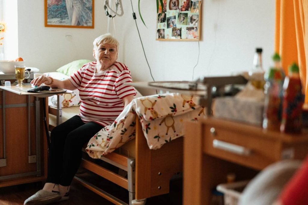 assisted-living-vs-nursing-home