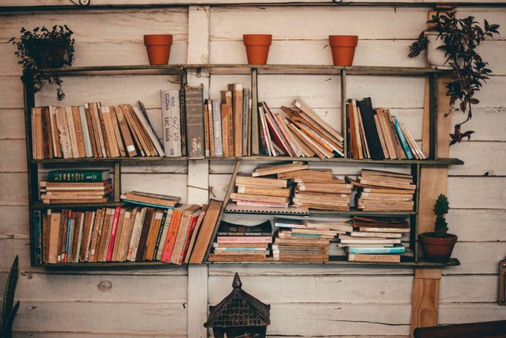 how-to-hang-shelves